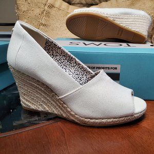 TOMS PEEP TOE WEDGES - 2 PAIR CANVAS/BLACK